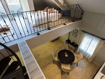 Hotel for sale in the city, quiet, private, next to the hill. Has a hotel business license