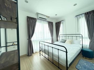 House for sale, PILLOW 142, 3 beds, good location near shopping mall, near the market