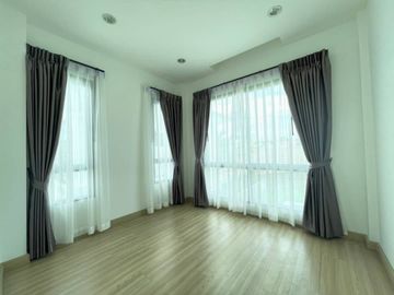 House for sale, PILLOW 142, 3 beds, good location near shopping mall, near the market