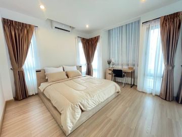 House for sale, PILLOW 142, 3 beds, good location near shopping mall, near the market