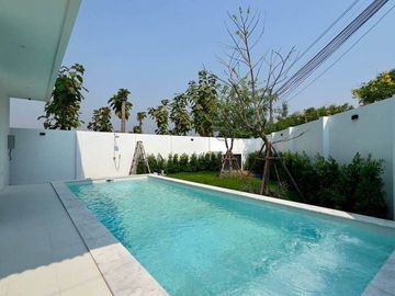Modern Pool villa for sale in San Phak Wan. The color tone and furniture give you feel Japanese. Fully furnished, ready to move in.