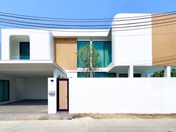 Modern Pool villa for sale in San Phak Wan. The color tone and furniture give you feel Japanese. Fully furnished, ready to move in.