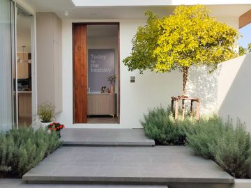 For Sale: Lakeview Pool Villa with Doi Suthep Mountain View. Located in Doi Saket, Chiang Mai – Fully Furnished with Built-in Furniture