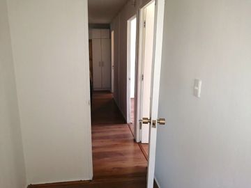 VENDE DEPARTAMENTO RECIEN REMODELADO, SAN VICENTE DE PAUL, MACUL, 3 DORMITORIOS, 1 BAÑO, TERRAZA, A PASOS DE METRO LAS TORRES