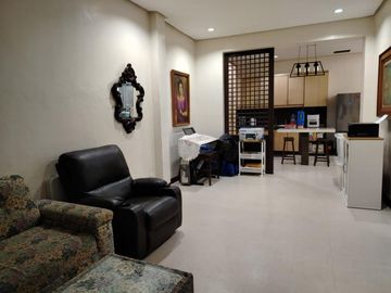 FOR SALE Bungalow house in Project 4 QC