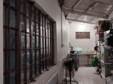 FOR SALE Bungalow house in Project 4 QC
