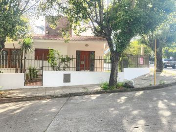 OPORTUNIDAD DE VENTA , CASA 3 DORMITORIOS