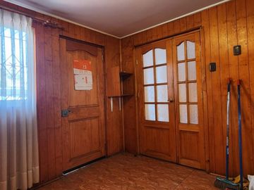 En venta casa ubicada en Calle Regimiento Arica (frente Colegio Altazor)