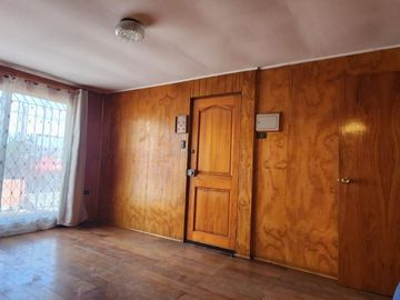 En venta casa ubicada en Calle Regimiento Arica (frente Colegio Altazor)