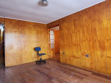 En venta casa ubicada en Calle Regimiento Arica (frente Colegio Altazor)