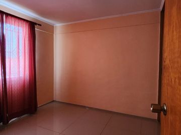 En venta casa ubicada en Calle Regimiento Arica (frente Colegio Altazor)
