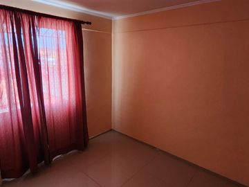 En venta casa ubicada en Calle Regimiento Arica (frente Colegio Altazor)