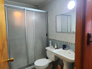 En venta casa ubicada en Calle Regimiento Arica (frente Colegio Altazor)
