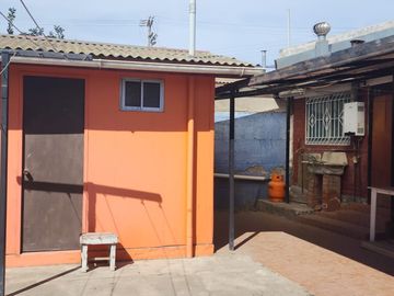 En venta casa ubicada en Calle Regimiento Arica (frente Colegio Altazor)