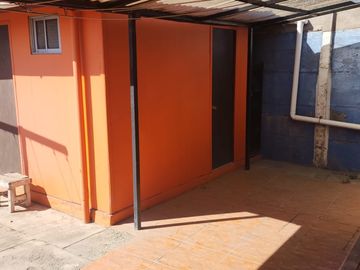 En venta casa ubicada en Calle Regimiento Arica (frente Colegio Altazor)