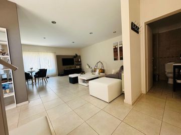 Casa a la venta en el dique de Tandil
