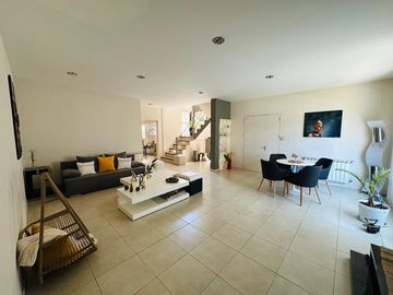 Casa a la venta en el dique de Tandil