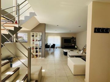 Casa a la venta en el dique de Tandil