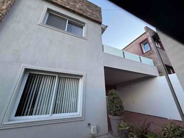 Casa a la venta en el dique de Tandil
