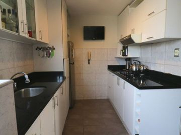 ¡Oportunidad Única! Se Vende Encantador Departamento En Miraflores, Lima