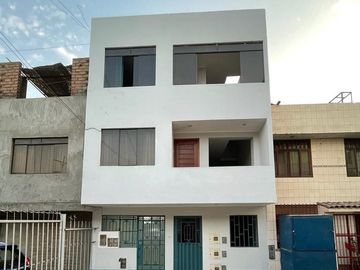 Vendo Casa De 3 Pisos+ Azotea En Asent. Humano 10 De Octubre