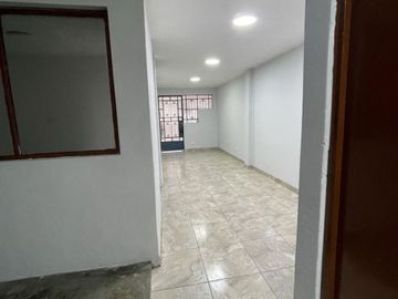 Vendo Casa De 3 Pisos+ Azotea En Asent. Humano 10 De Octubre