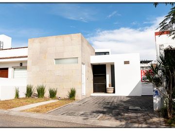 Casa en Venta - Juriquilla - QUERETARO