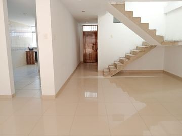 Venta De Amplia Casa Urb San Isidro I Etapa (GAPONTE)