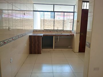 Venta De Amplia Casa Urb San Isidro I Etapa (GAPONTE)