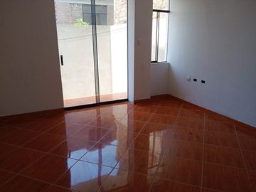Venta De Amplia Casa Urb San Isidro I Etapa (GAPONTE)