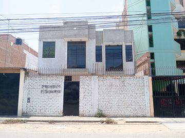 Venta De Amplia Casa Urb San Isidro I Etapa (GAPONTE)