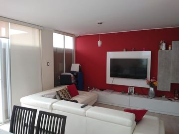 VENDO DE CASA DE TRES PISOS  EN URB. MIRAFLORES COUNTRUY CLUB - PIURA