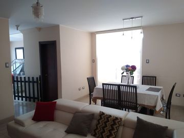 VENDO DE CASA DE TRES PISOS  EN URB. MIRAFLORES COUNTRUY CLUB - PIURA