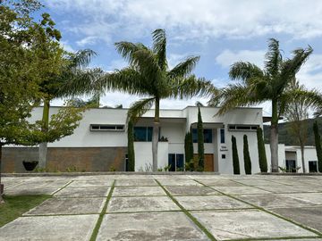 Venta Lujosa Finca Lago Calima con Acceso directo al Lago (Muelle Privado)