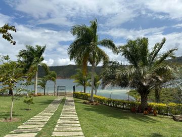 Venta Lujosa Finca Lago Calima con Acceso directo al Lago (Muelle Privado)