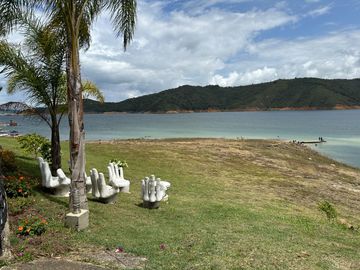 Venta Lujosa Finca Lago Calima con Acceso directo al Lago (Muelle Privado)