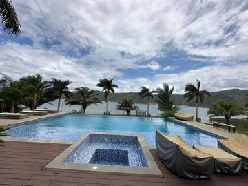 Venta Lujosa Finca Lago Calima con Acceso directo al Lago (Muelle Privado)