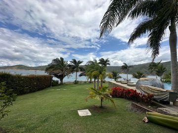 Venta Lujosa Finca Lago Calima con Acceso directo al Lago (Muelle Privado)