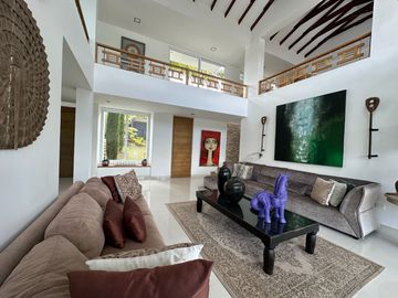 Venta Lujosa Finca Lago Calima con Acceso directo al Lago (Muelle Privado)