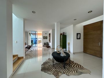 Venta Lujosa Finca Lago Calima con Acceso directo al Lago (Muelle Privado)