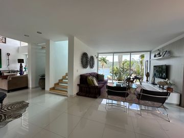 Venta Lujosa Finca Lago Calima con Acceso directo al Lago (Muelle Privado)