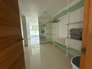 Venta Lujosa Finca Lago Calima con Acceso directo al Lago (Muelle Privado)