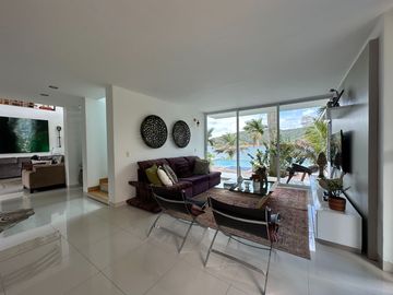 Venta Lujosa Finca Lago Calima con Acceso directo al Lago (Muelle Privado)