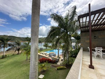 Venta Lujosa Finca Lago Calima con Acceso directo al Lago (Muelle Privado)