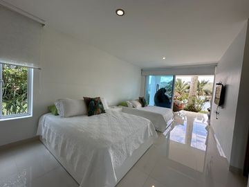 Venta Lujosa Finca Lago Calima con Acceso directo al Lago (Muelle Privado)