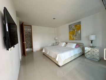 Venta Lujosa Finca Lago Calima con Acceso directo al Lago (Muelle Privado)