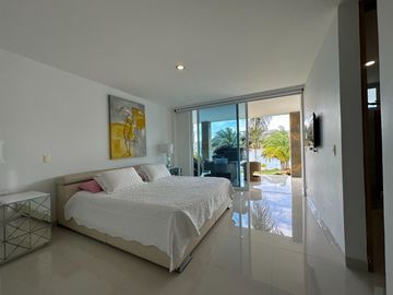 Venta Lujosa Finca Lago Calima con Acceso directo al Lago (Muelle Privado)