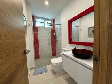 Venta Lujosa Finca Lago Calima con Acceso directo al Lago (Muelle Privado)