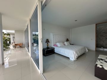 Venta Lujosa Finca Lago Calima con Acceso directo al Lago (Muelle Privado)