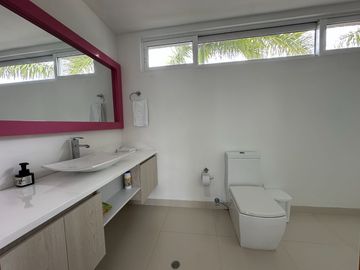 Venta Lujosa Finca Lago Calima con Acceso directo al Lago (Muelle Privado)